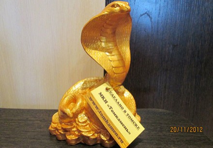 Разыгрывается: Сувенир – символ 2013 года статуэтка – Змея от мастерской каменных изделий «Томкамень»! 